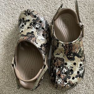 NEW Veil Camo Crocs
